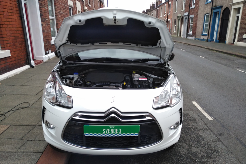 Illustration for article titled Cleaned neighbours Citroen DS3. EDIT: early morning repost